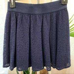 ARIZONA JEAN CO. Eyelet Mini Skirt (Navy Blue, Size M)